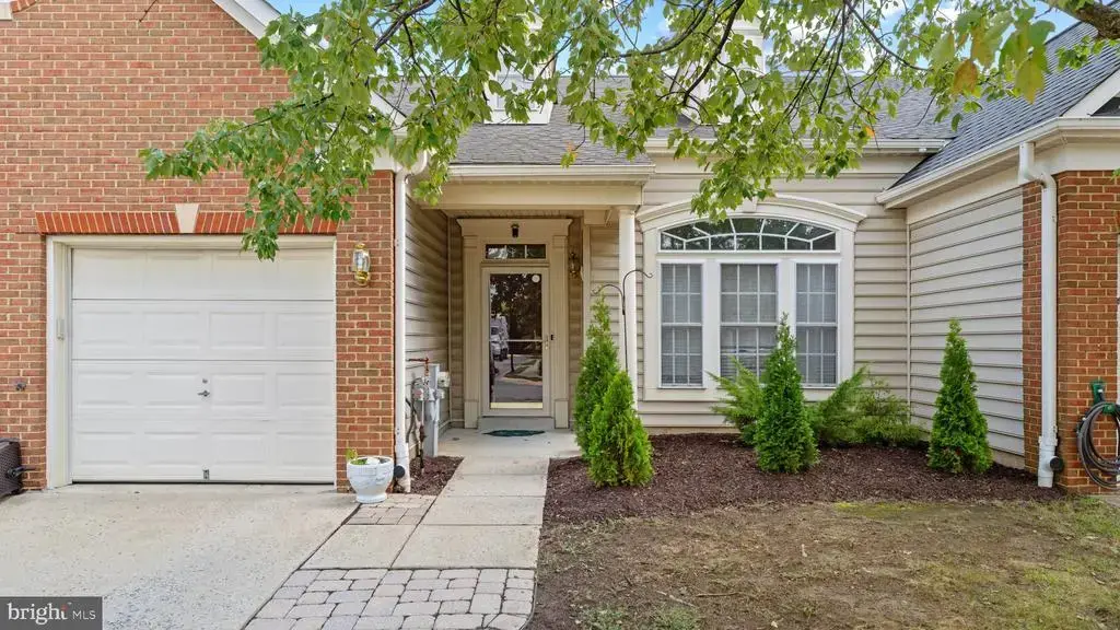 334 Hamlet Cir, EDGEWATER
