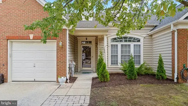 334 Hamlet Cir, Edgewater