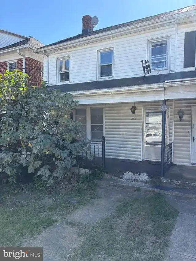 284 N Main St, Red Lion