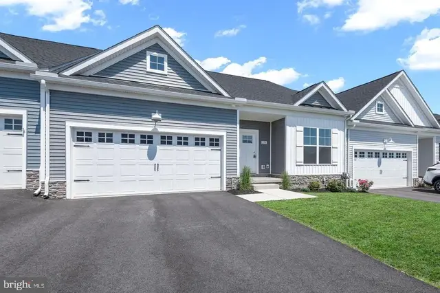 141 Bailey Dr, Hanover
