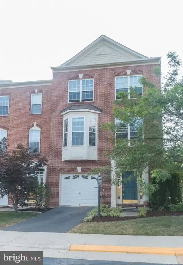 12943 Wood Crescent Cir, Herndon