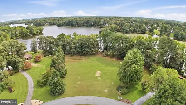13 Lake Crest Dr, Milford