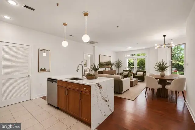 181 E Reed Ave #201, Alexandria