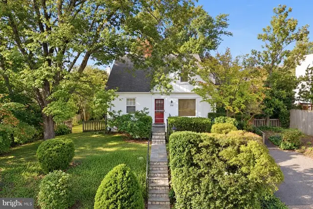 5109 Manning Dr, Bethesda