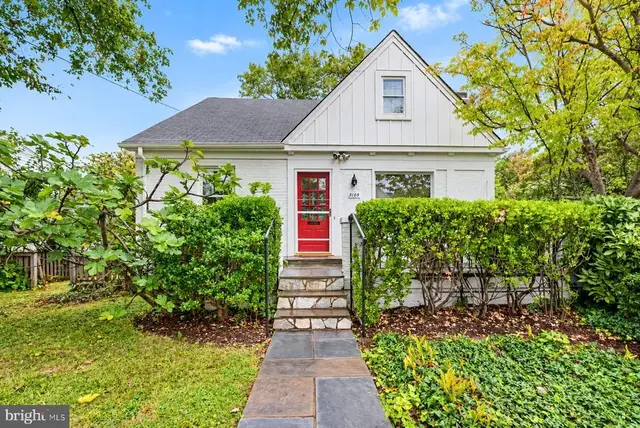 5109 Manning Dr, Bethesda