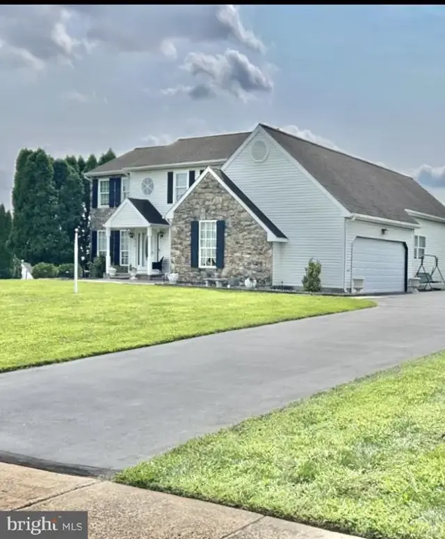 1406 Bentley Dr, Warrington