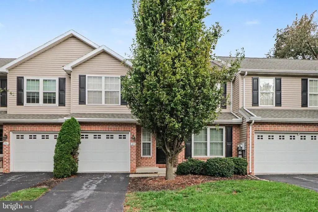 24 Parkside Dr, LEBANON