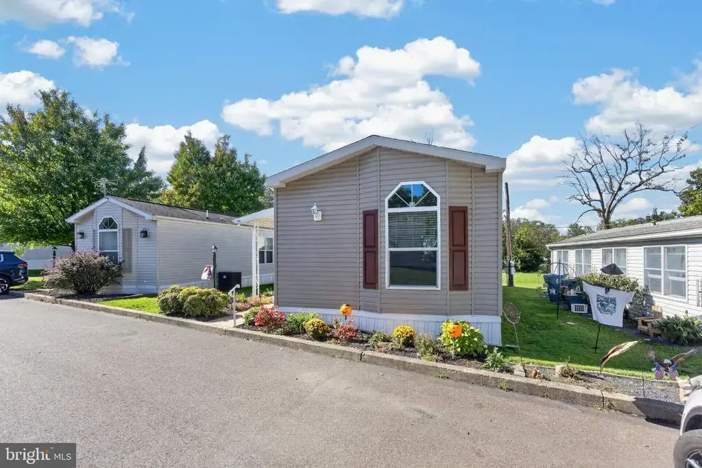 1033 Pine Cir, TELFORD