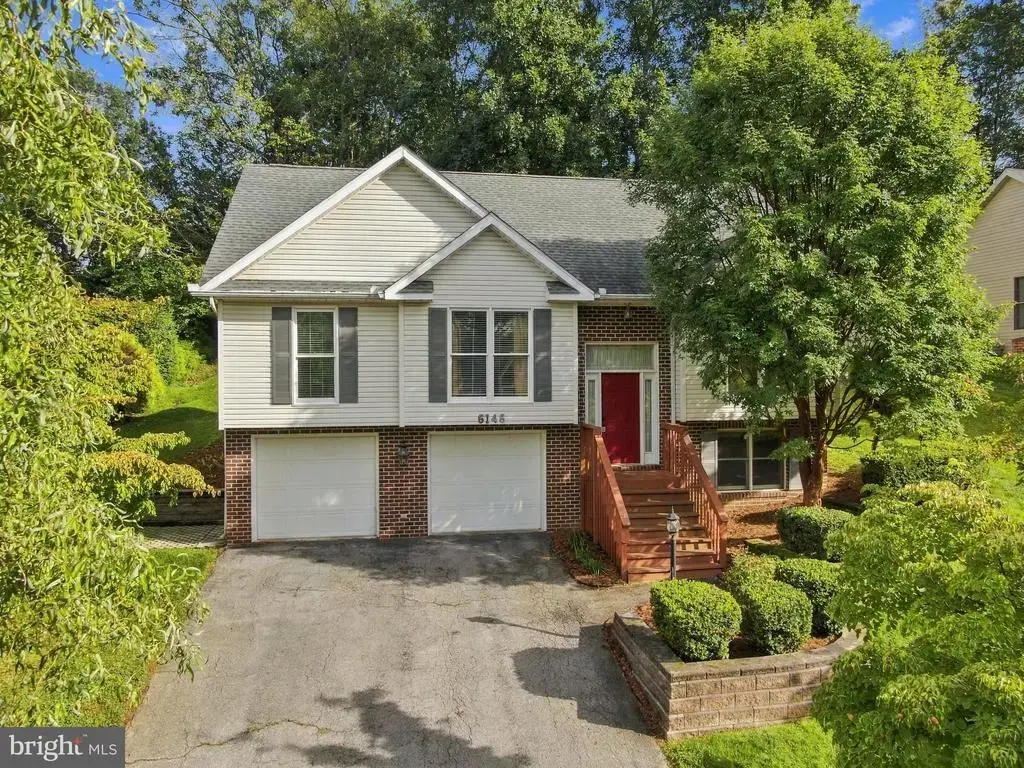 6146 Greenbriar Dr, FAYETTEVILLE
