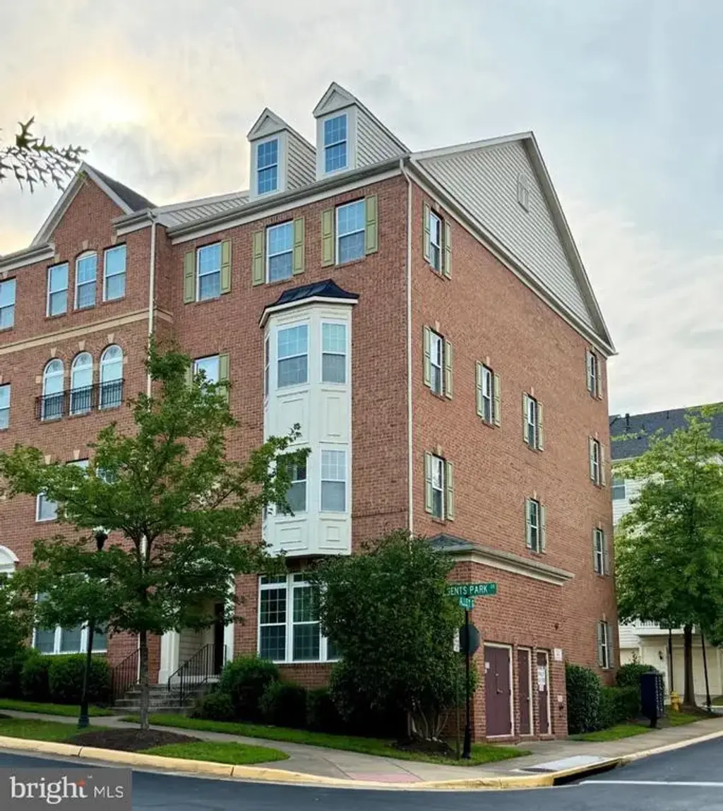 15272 Regents Park Dr #28, WOODBRIDGE