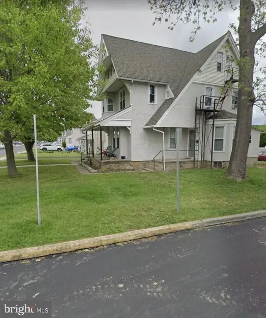 32 Crescent St #1, PENNDEL