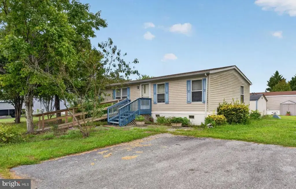 28 Emery Cir, DELMAR