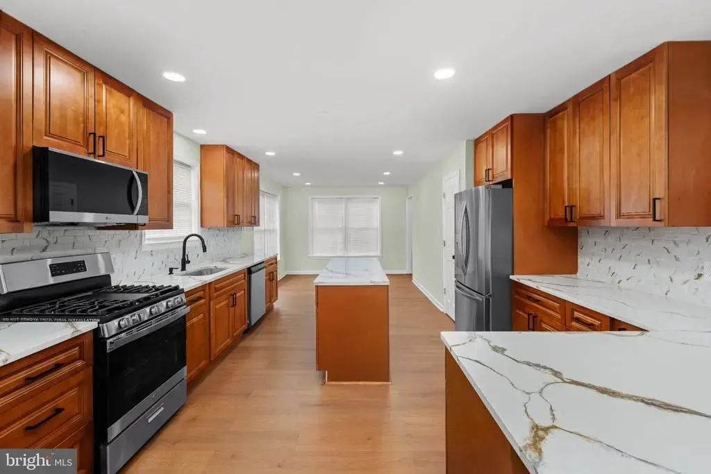 500 Magnolia St, BEVERLY