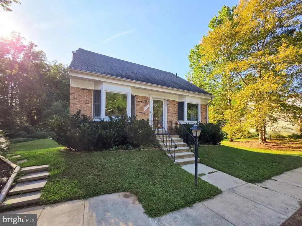 9910 Kingsbridge Dr, FAIRFAX