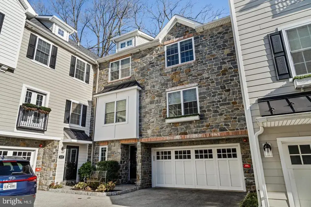 219 E Montgomery Ave #6, ARDMORE