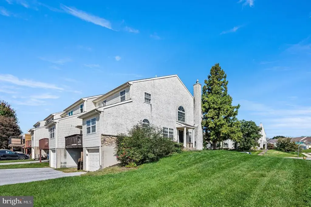 302 Galway Dr, WEST CHESTER