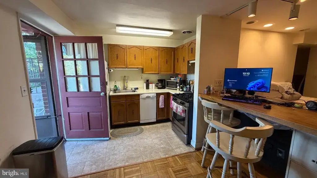 1587 N Colonial Ter #103-x, ARLINGTON