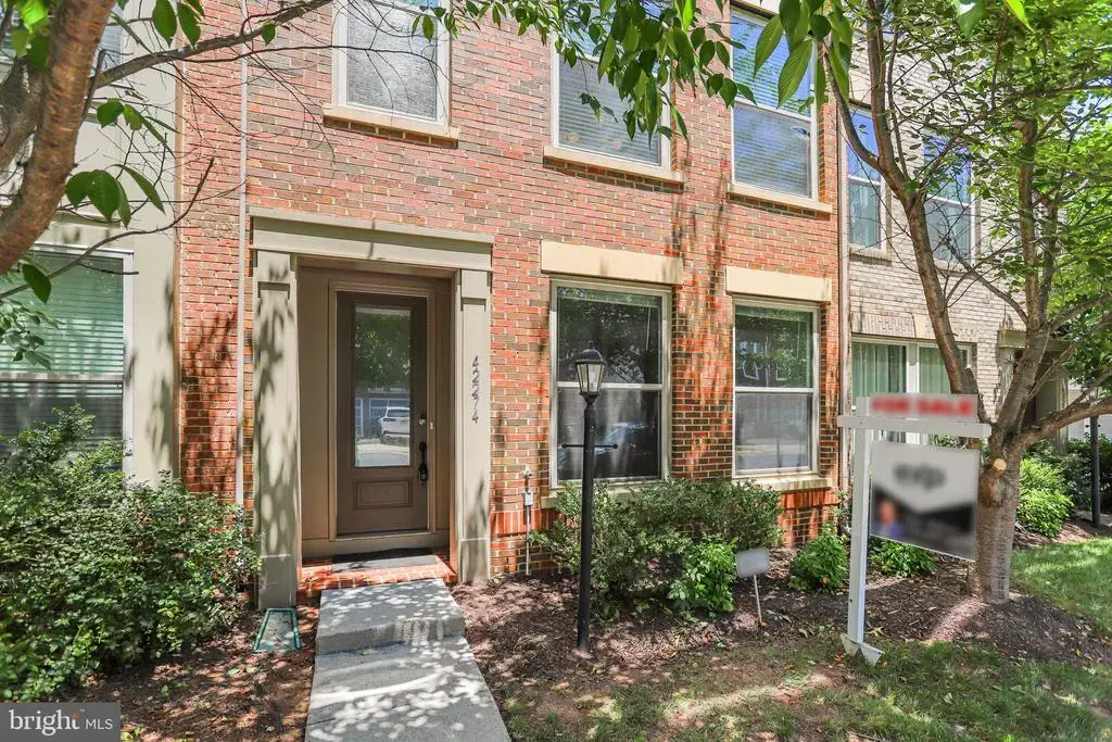 42274 Hampton Woods Ter, ASHBURN