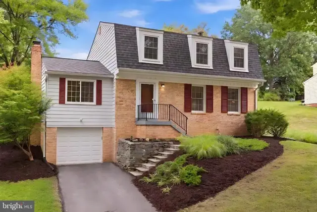 15 Grovepoint Ct, Potomac