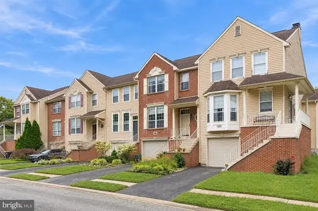 908 N Waterford Ln, Wilmington
