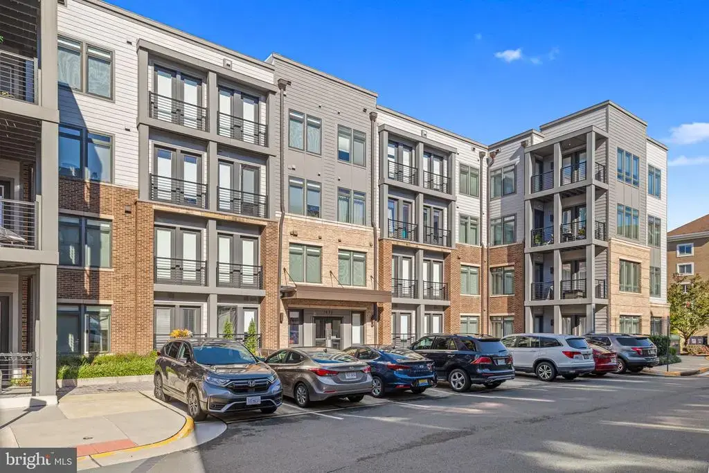 1675 Bandit Loop #407b, RESTON