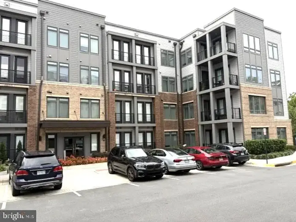 1675 Bandit Loop #407b, RESTON