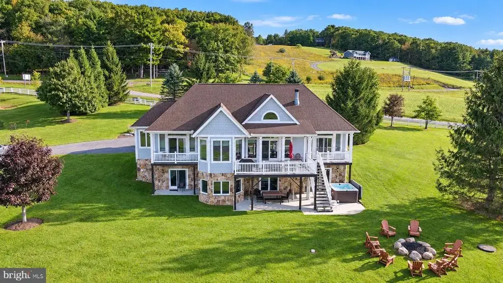 64 Pond Ct, SWANTON