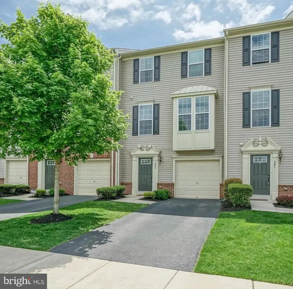203 Perry Way, CINNAMINSON