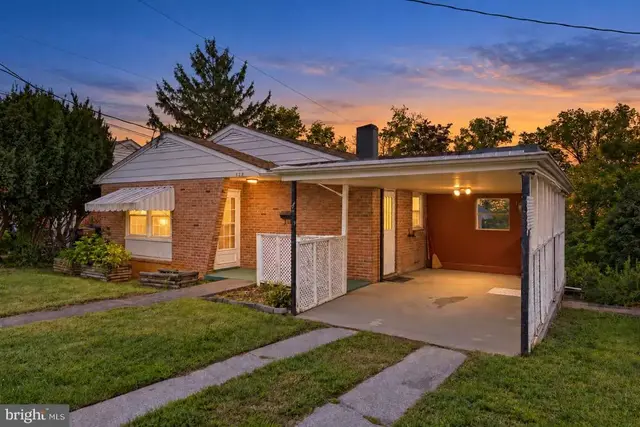 828 Woodland Ave, Winchester