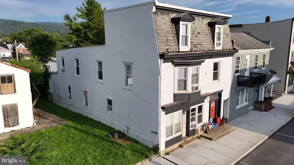 128 Valley St, LEWISTOWN