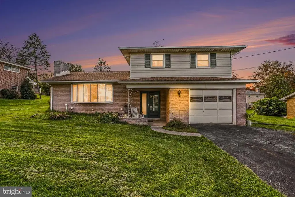 1371 Norton Rd, HARRISBURG
