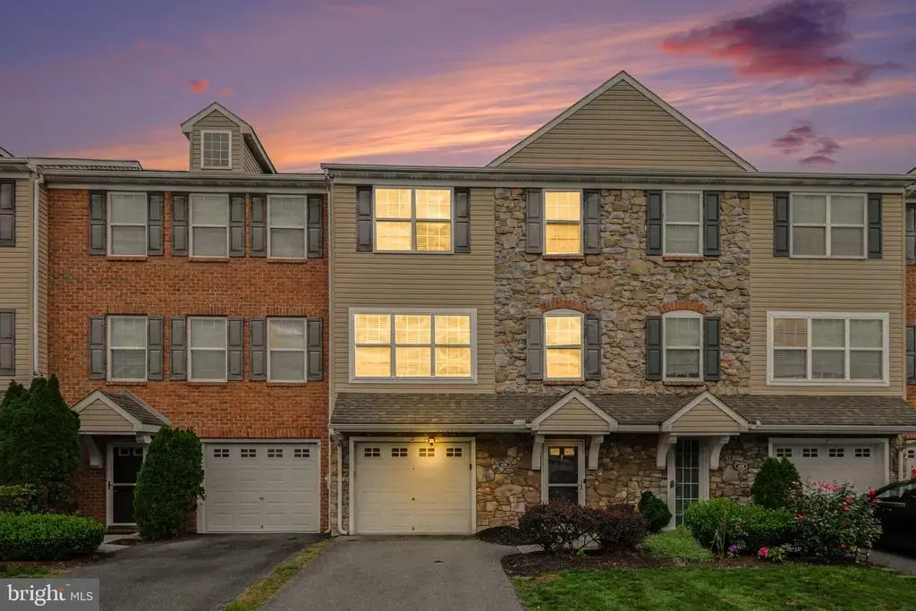 406 Eisenhower Dr, CARLISLE