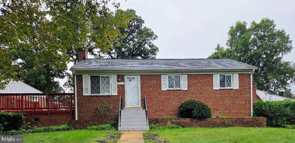7025 Strathmore St, FALLS CHURCH
