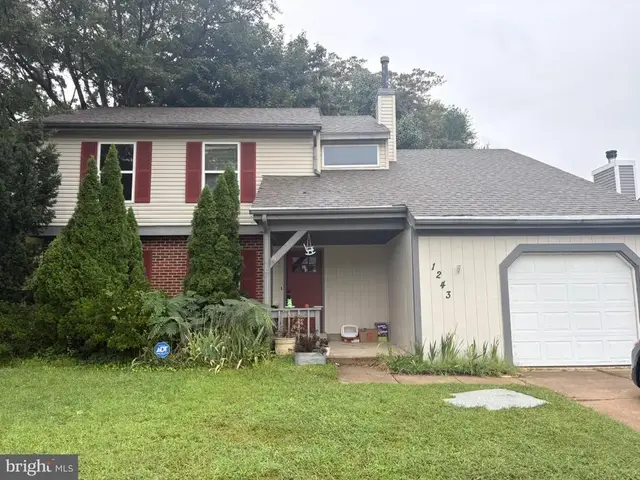 1243 S Farmview Dr, Dover