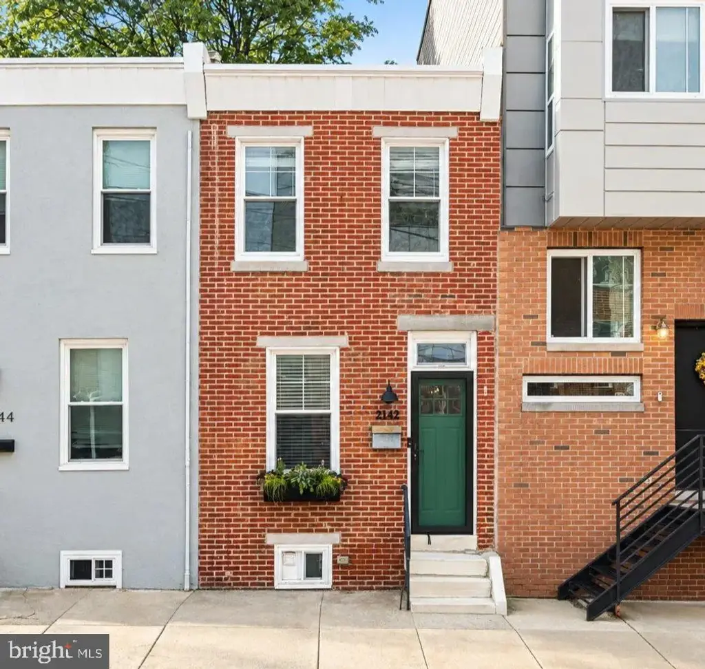 2142 E Albert St, PHILADELPHIA