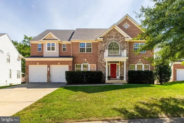 404 S Parrot Dr, Fort Washington