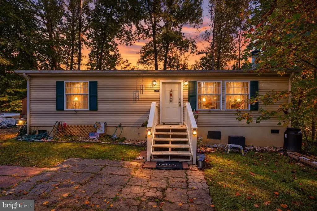 6108 Mitzi Dr, WOODFORD