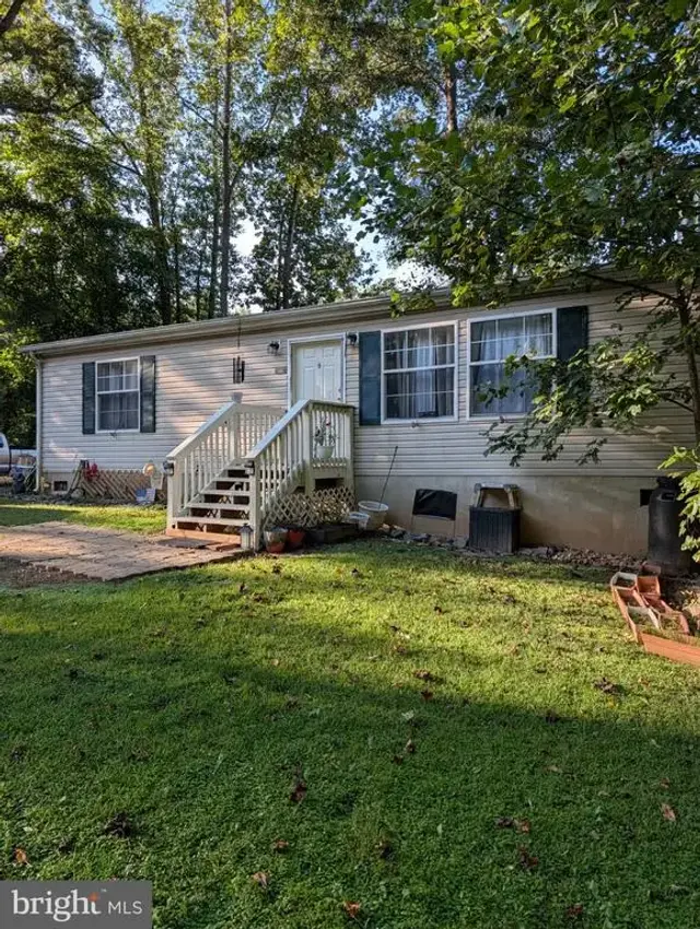 6108 Mitzi Dr, Woodford