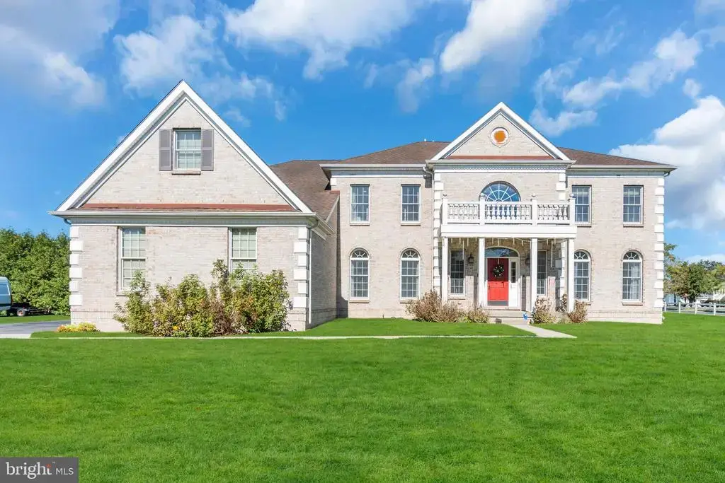 76 Stream Bank Dr, FREEHOLD