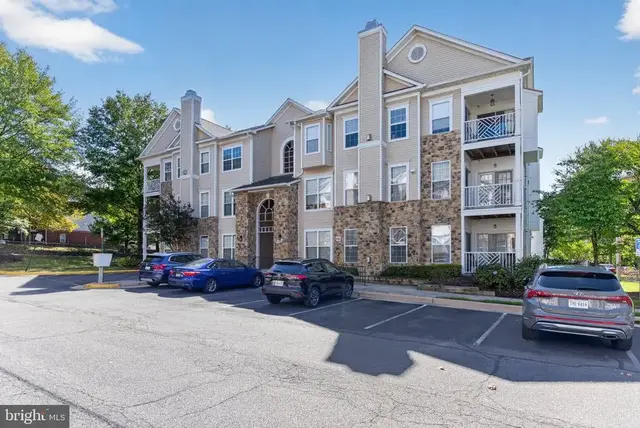 5921 Founders Crossing Ct #202, Alexandria