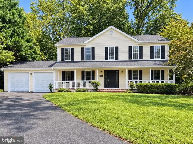 225 Autumn Ln, Centreville