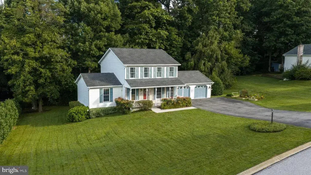 73 Woodland Dr, SHREWSBURY
