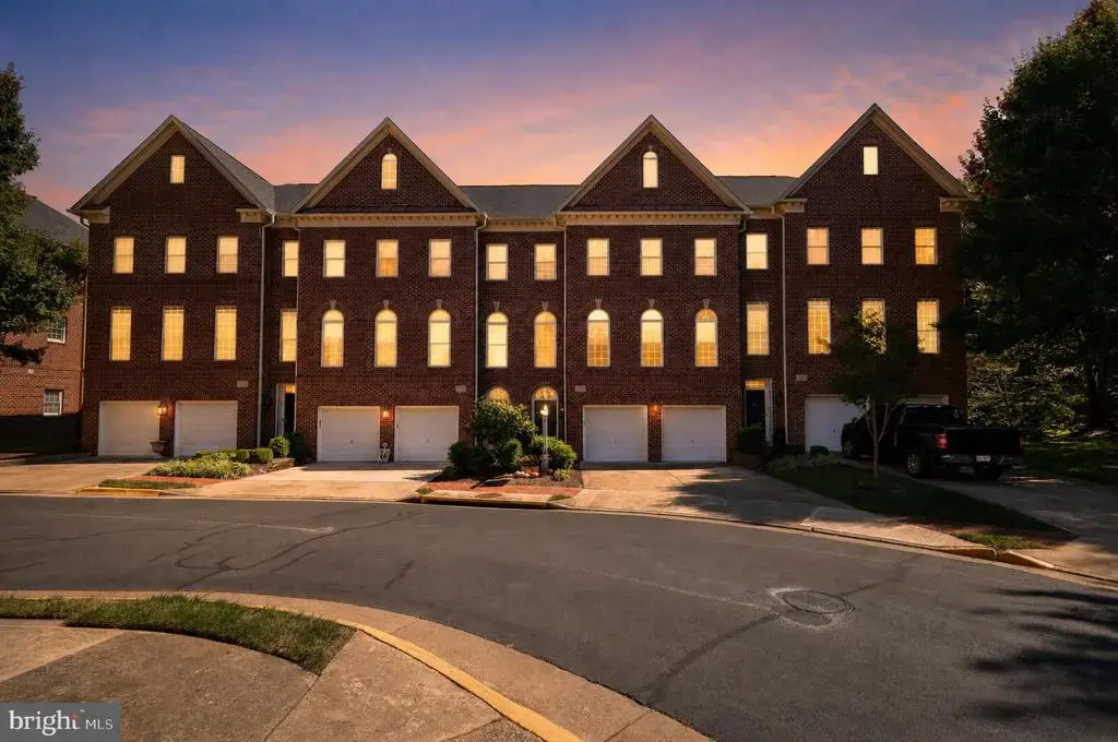 20374 Fallsway Ter, STERLING