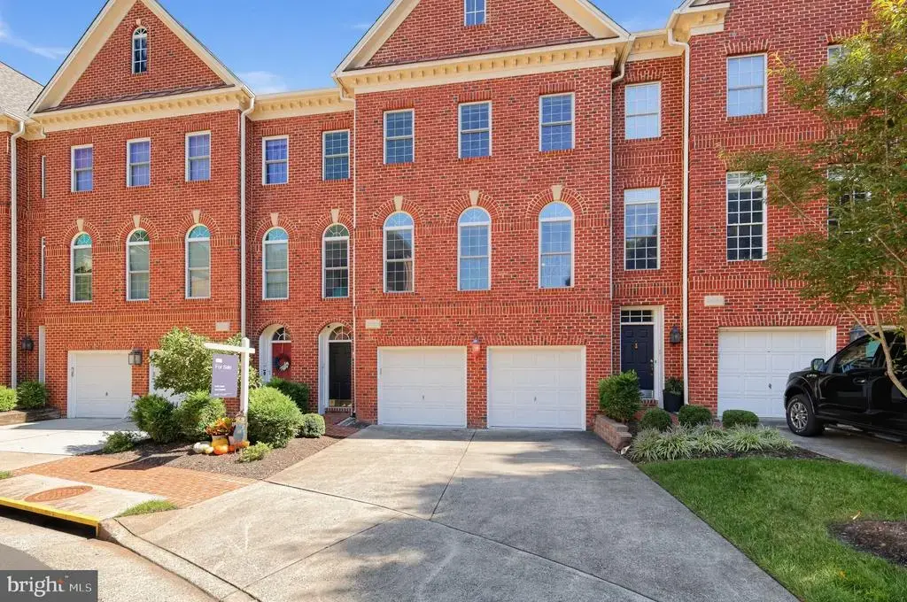 20374 Fallsway Ter, STERLING
