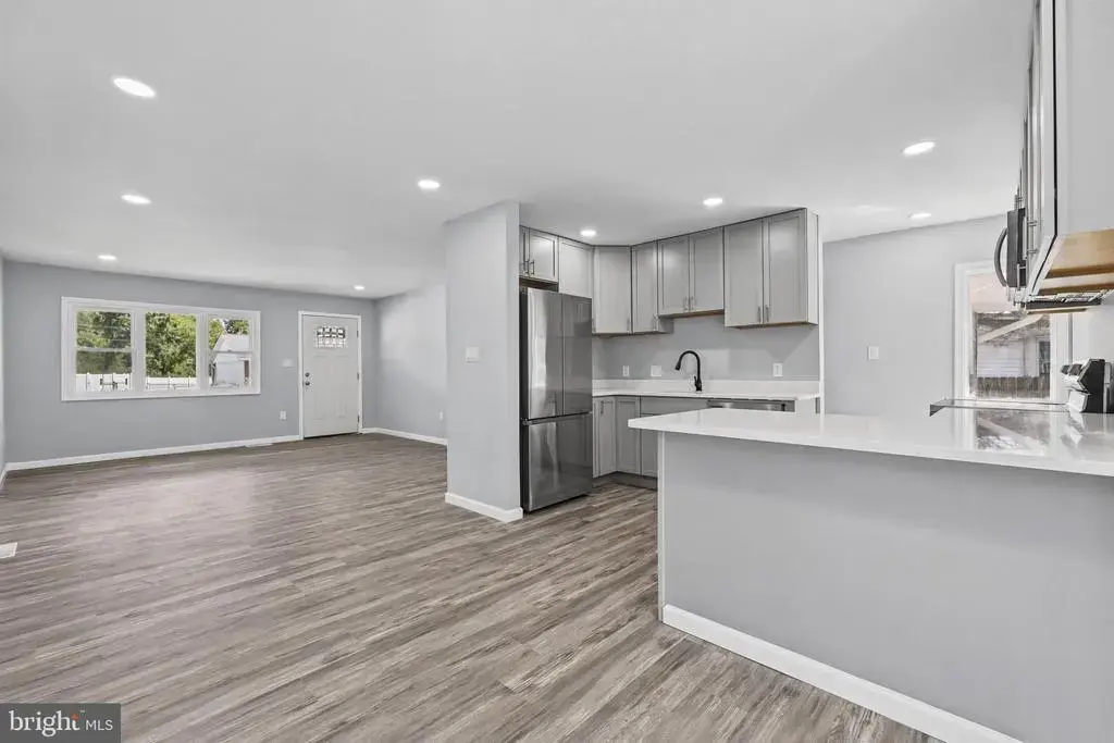 909 Genine Dr, GLEN BURNIE