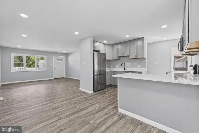 909 Genine Dr, Glen Burnie