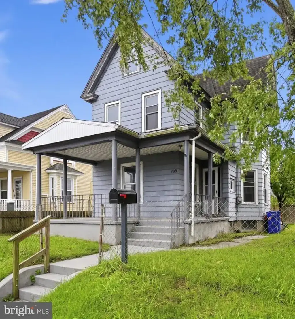 709 E Main St E, MILLVILLE