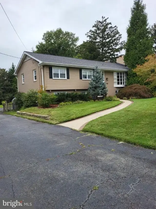 9010 Longstreet Dr, Manassas