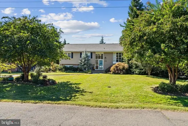 9010 Longstreet Dr, Manassas