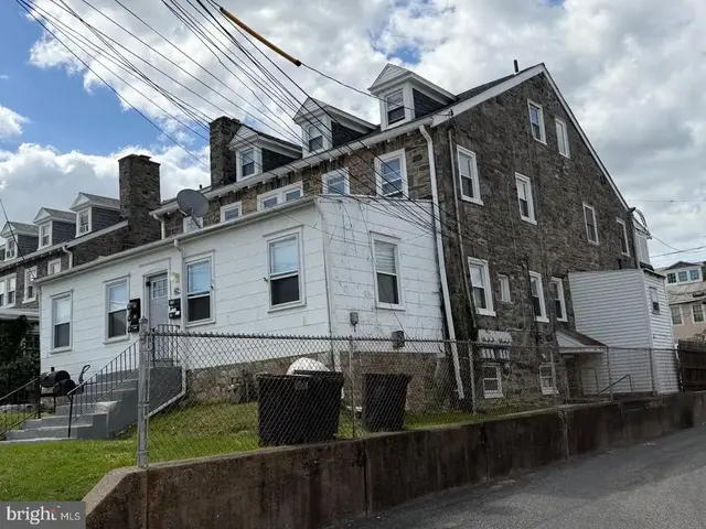 42 Brandon Rd, Upper Darby